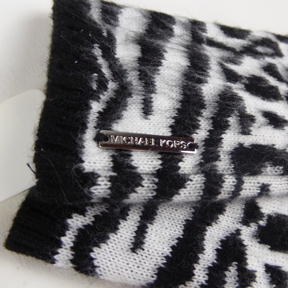 Michael Kors Leopard Headband Fingerless Glove Set - Picture 6 of 9